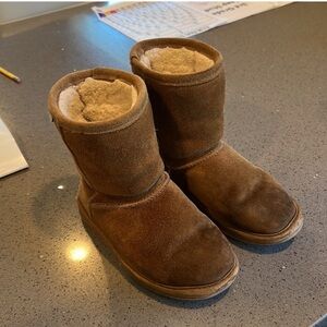 Bearpaw suede boots size 12 kids